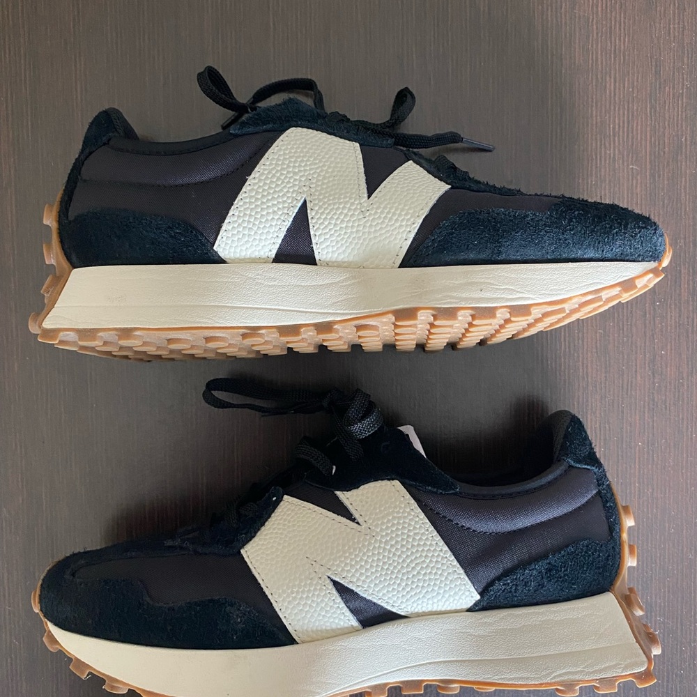 New Balance 327 Black and White Sneakers